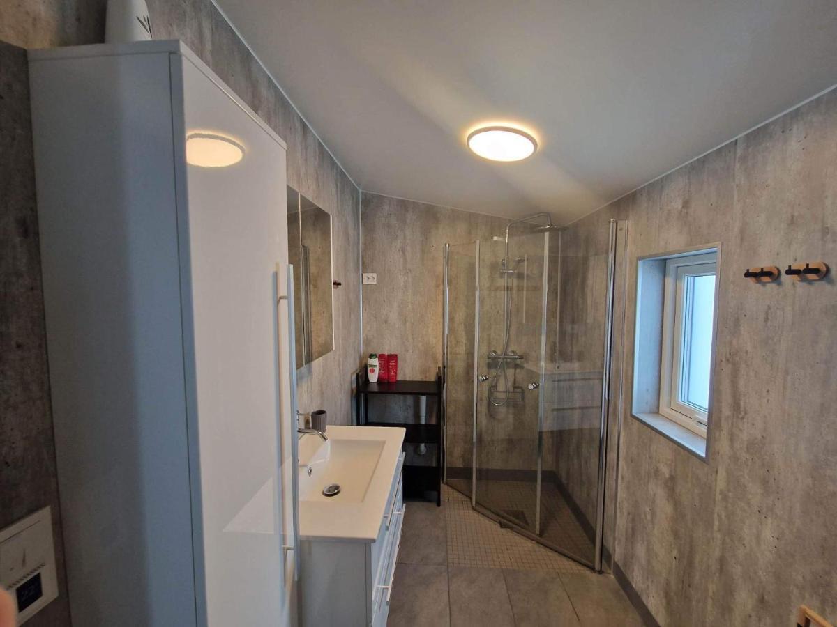 Northern Living 2 Room With Shared Bathroom Тромсе Екстер'єр фото